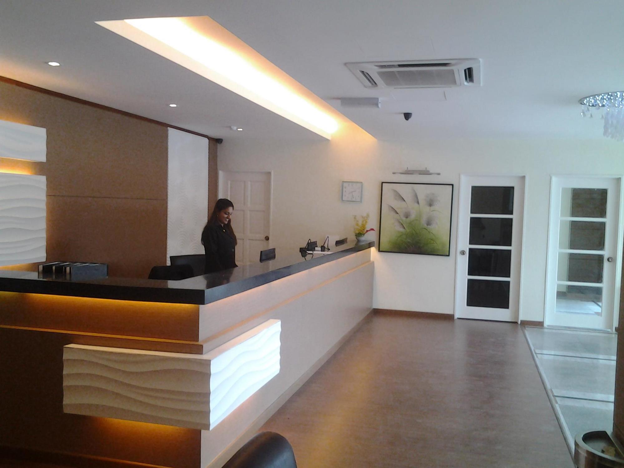 Smart Hotel Σερεμπάν Εξωτερικό φωτογραφία