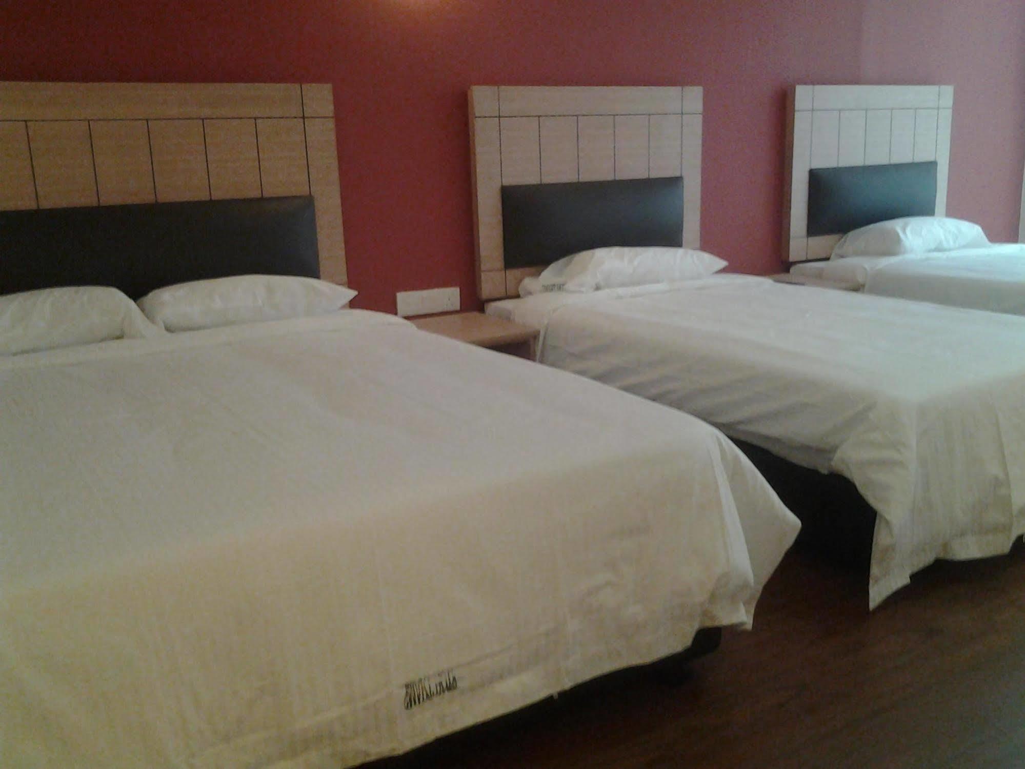 Smart Hotel Σερεμπάν Εξωτερικό φωτογραφία